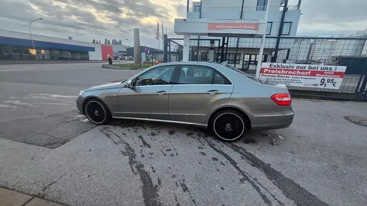 Mercedes-Benz E 200