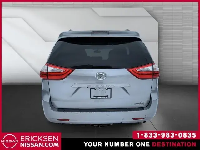 Toyota Sienna 2017 photo 3