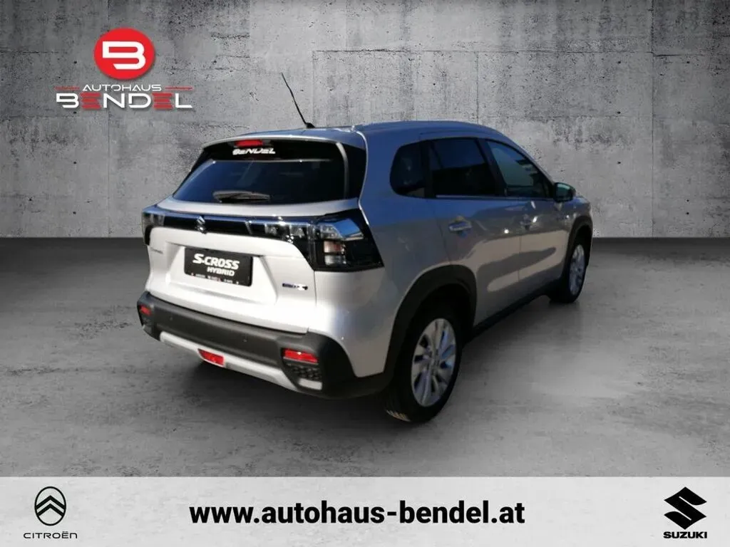 Suzuki S-Cross photo 3