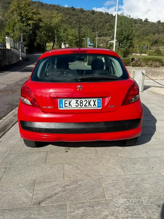 Peugeot 207 2012 photo 4