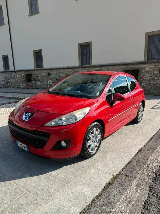 Peugeot 207 2012 photo 3