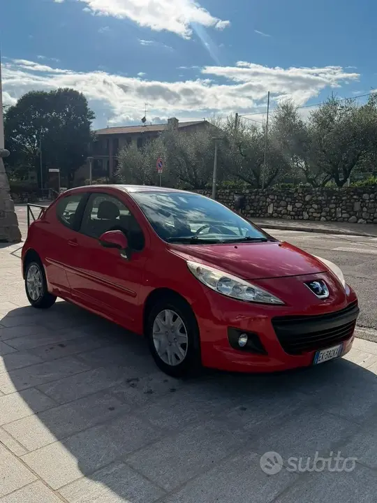 Peugeot 207 2012 photo 2