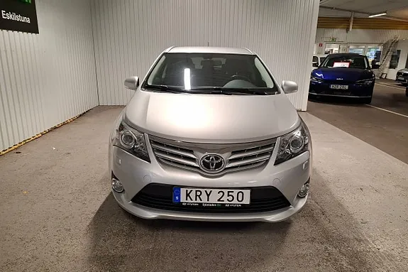 Toyota Avensis 2015 photo 2