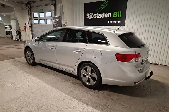 Toyota Avensis 2015 photo 5