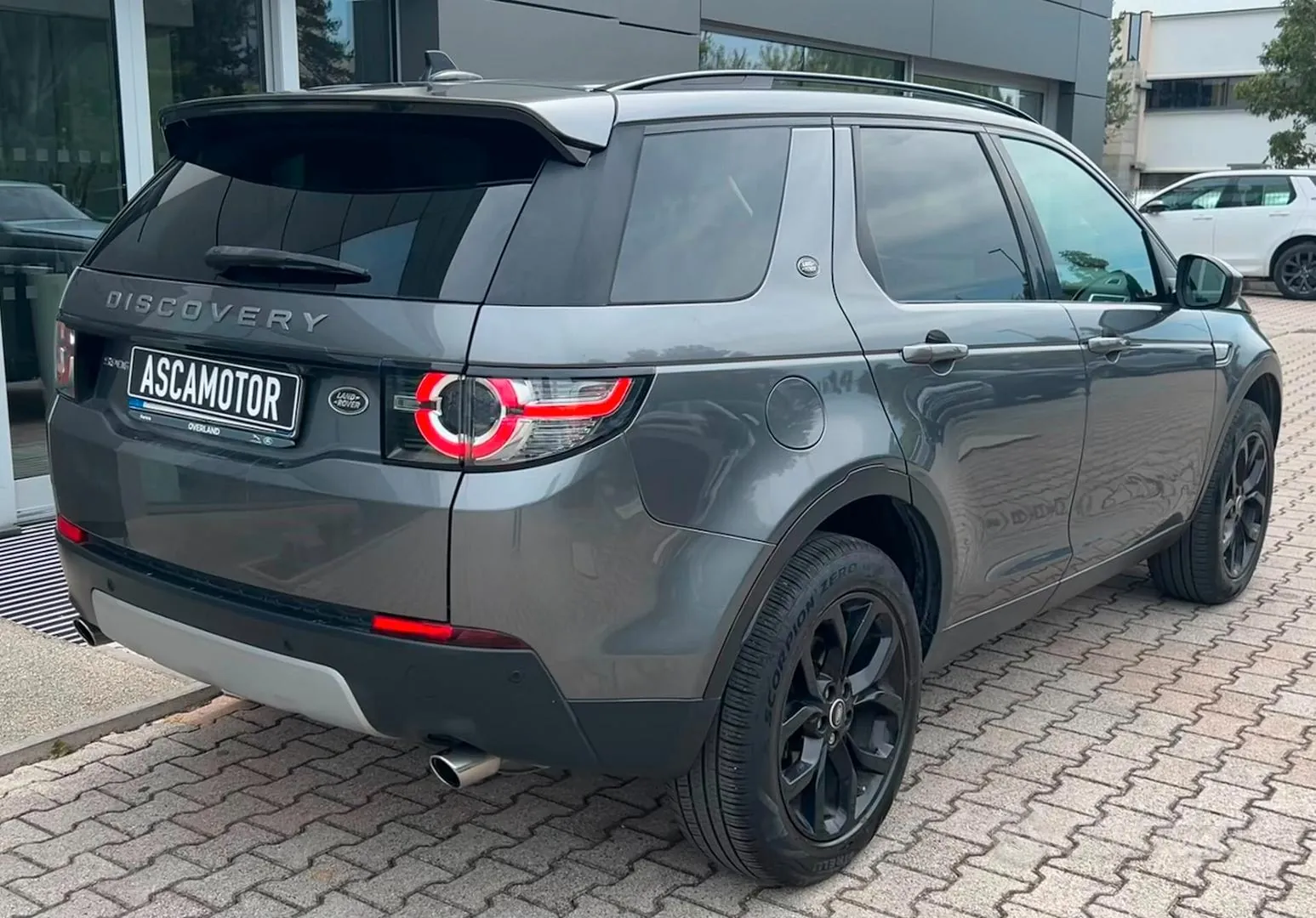 Land Rover Discovery Sport 2016 photo 3