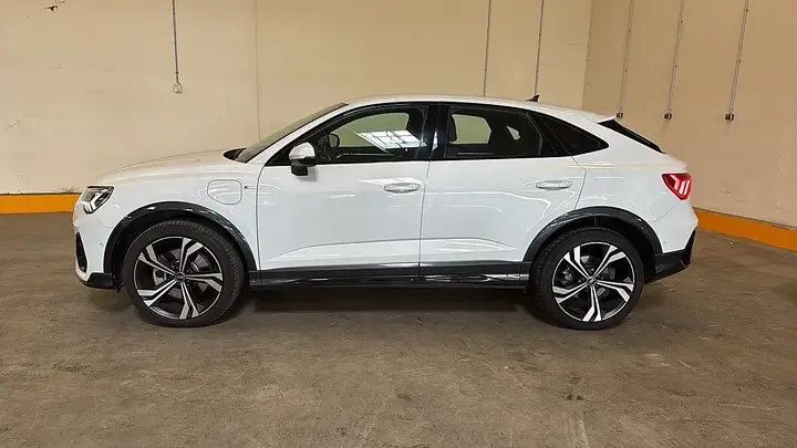 Audi Q3 2023 photo 3