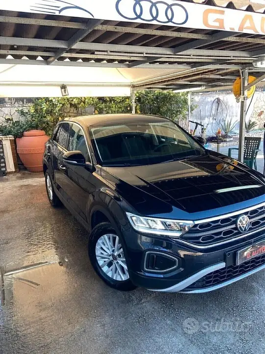Volkswagen T-Roc 2023 photo 2