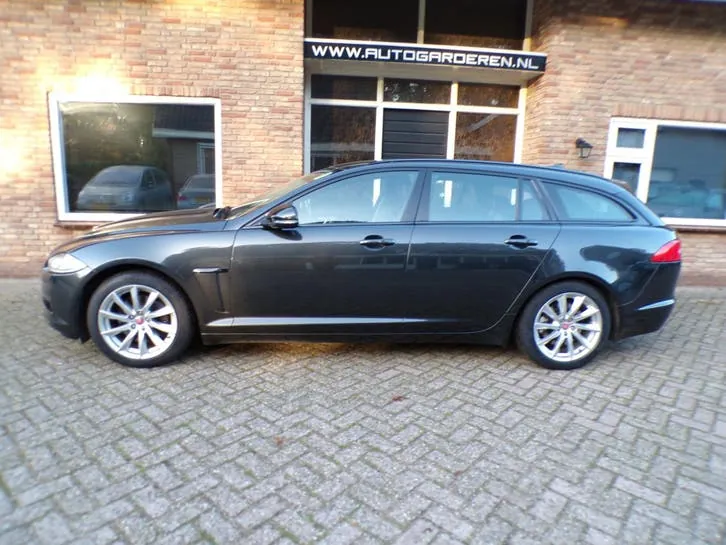 Jaguar Xf 2014 photo 2