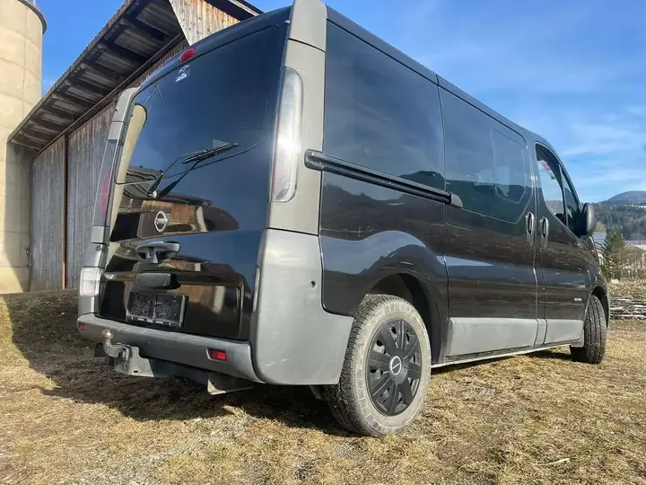 Nissan Primastar 2005 photo 2