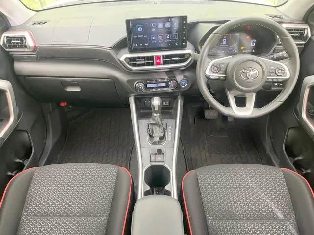 Toyota Riz Z 2024 photo 2