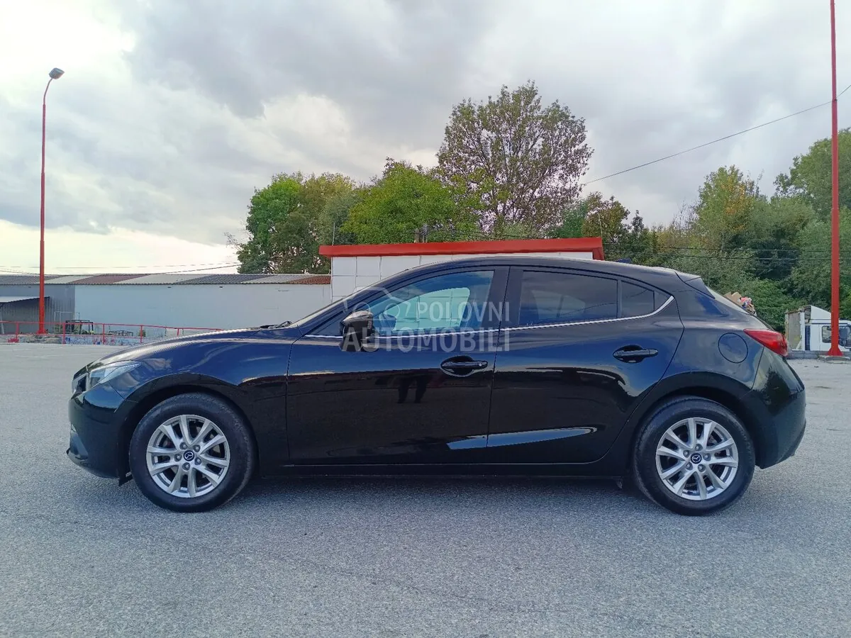 Mazda 3 2017 photo 2