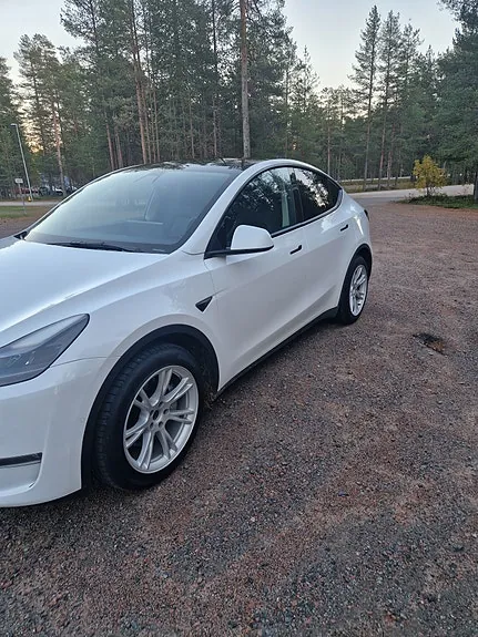Tesla Model Y 2022 photo 4