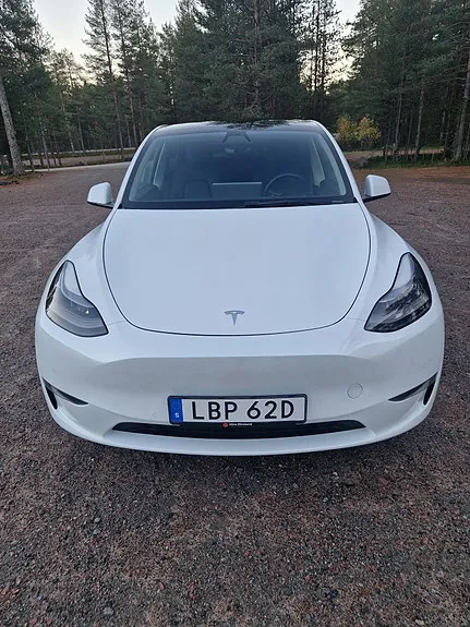 Tesla Model Y 2022 photo 2