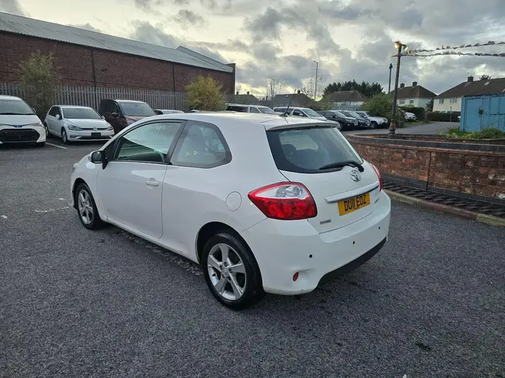 Toyota Auris 2011 photo 4