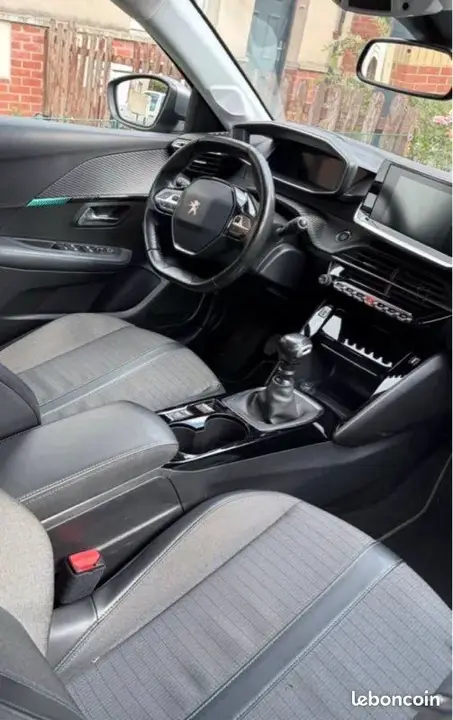 Peugeot 208 2020 photo 3