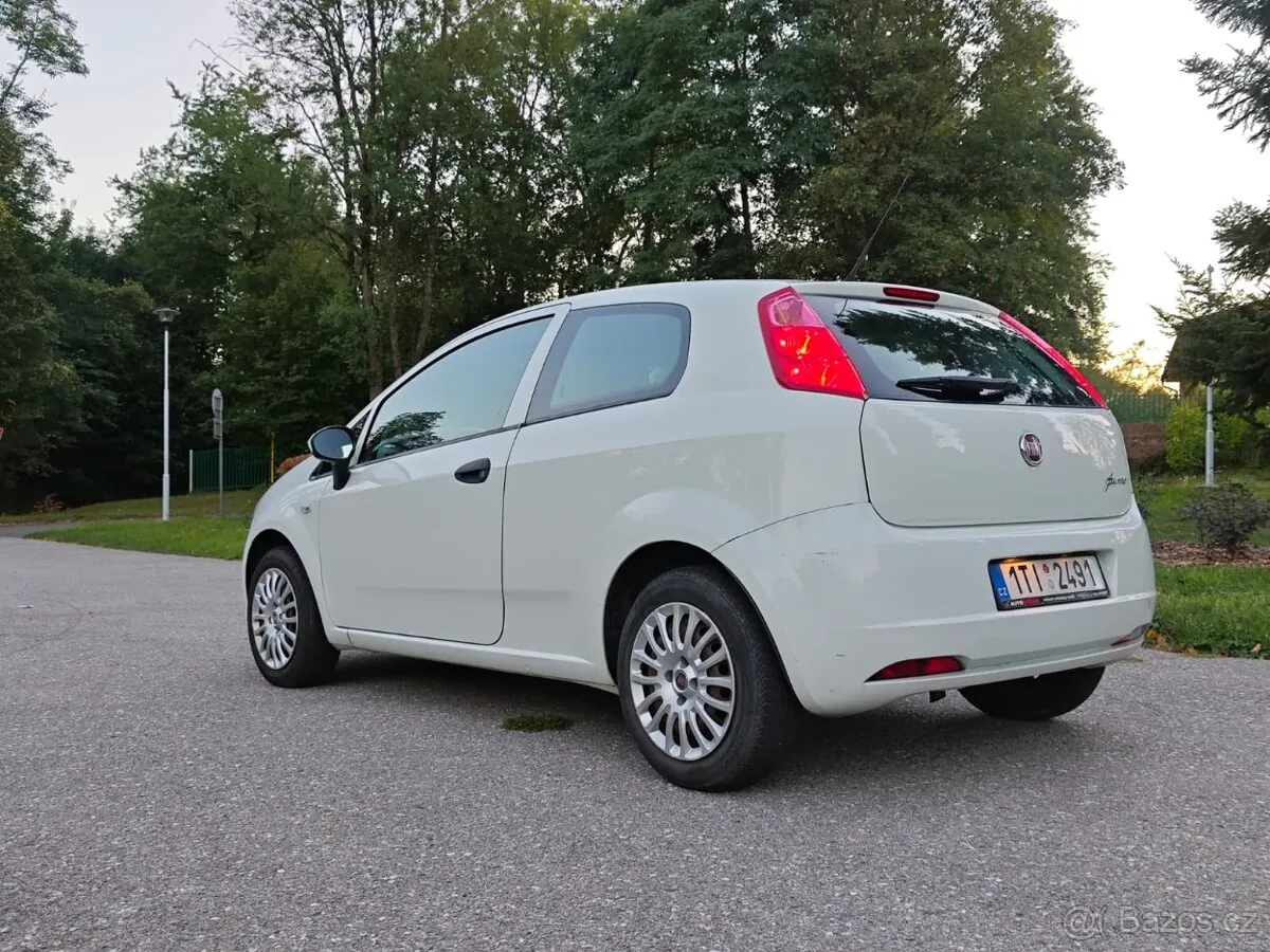 Fiat Grande Punto 2010 photo 3