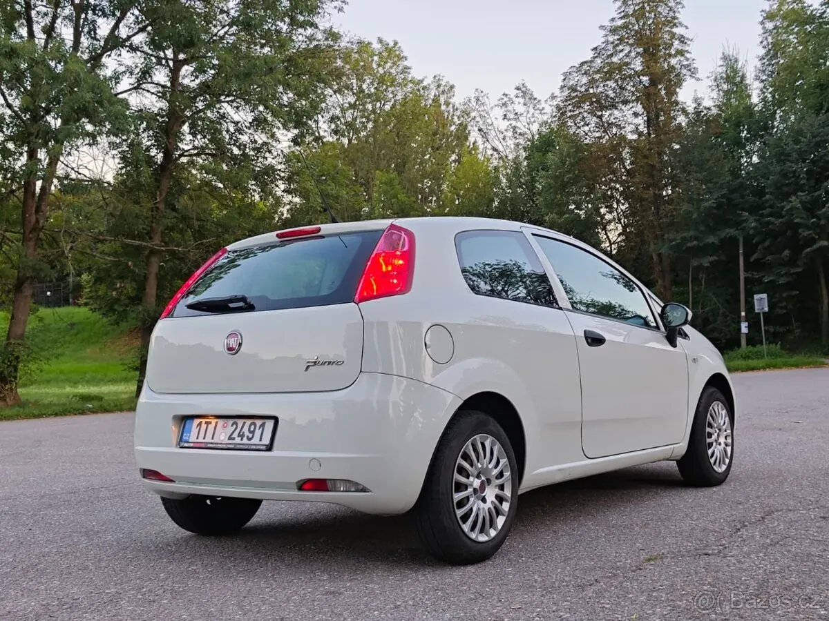Fiat Grande Punto 2010 photo 4
