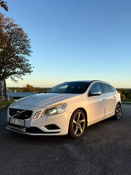 Volvo V60 2012 photo 2