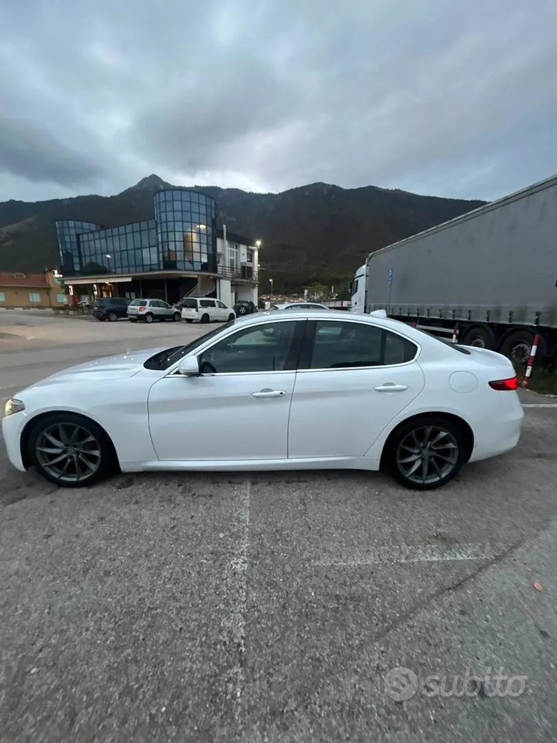 Alfa Romeo Giulia 2016 photo 2