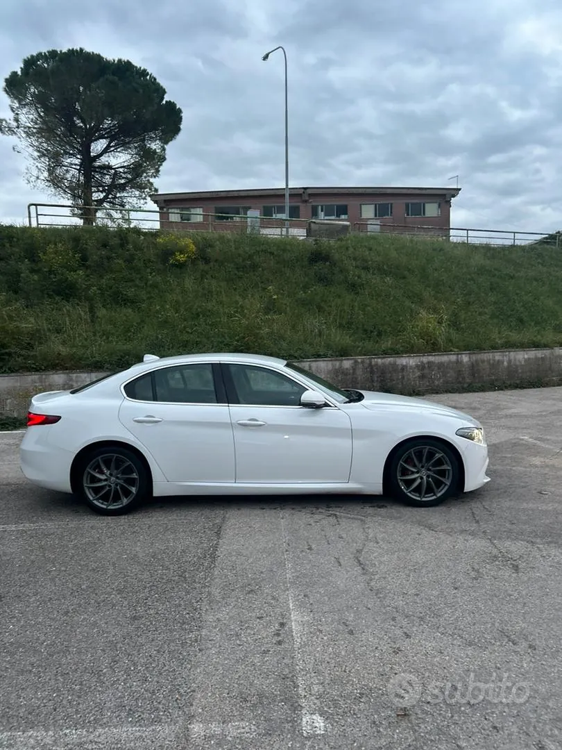 Alfa Romeo Giulia 2016 photo 3