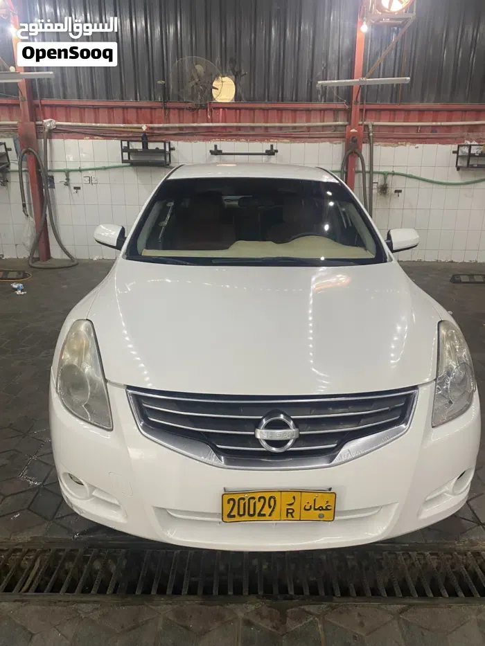 Nissan Altima 2012 photo 2