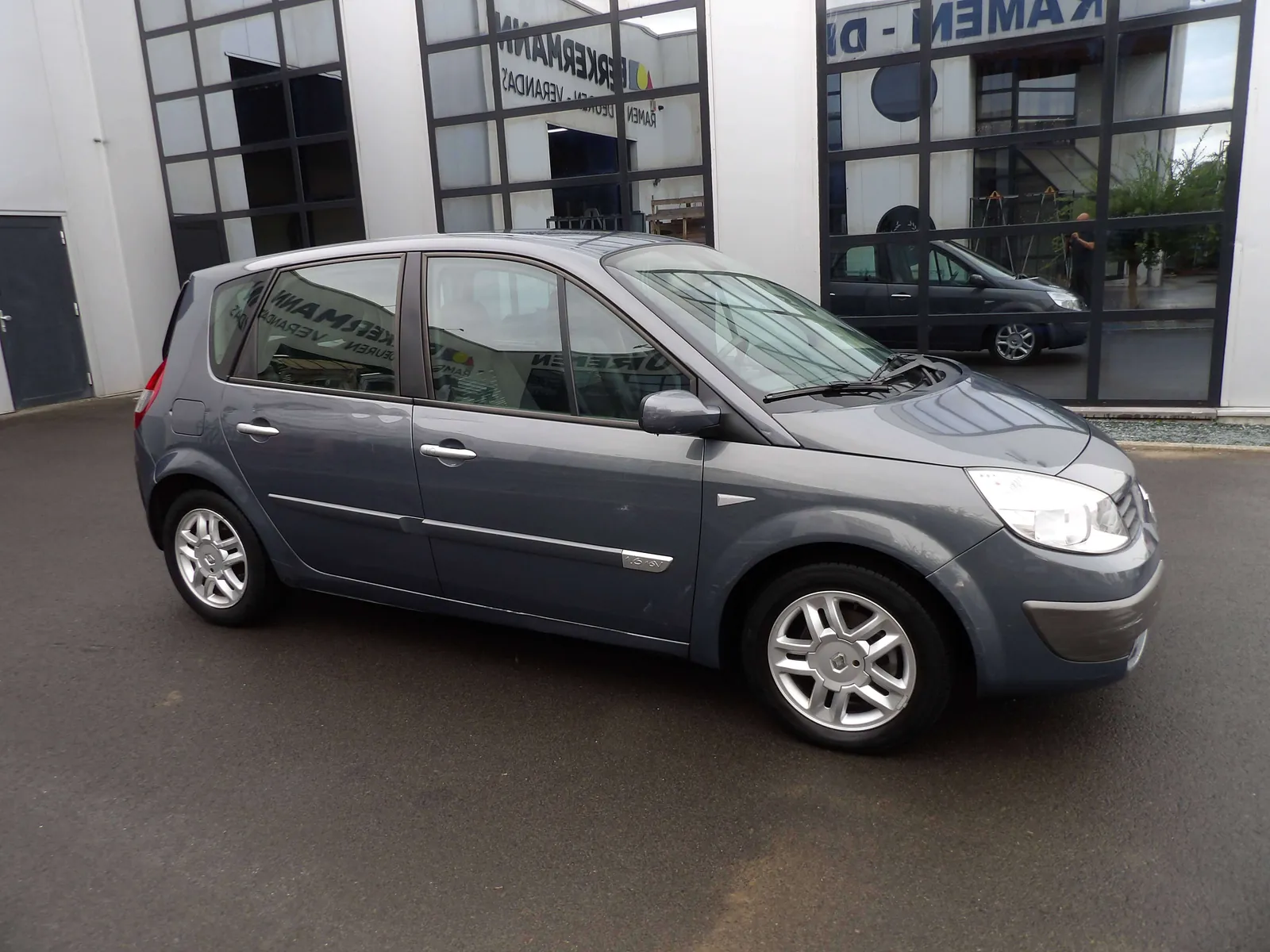 Renault Scenic 2006 photo 2