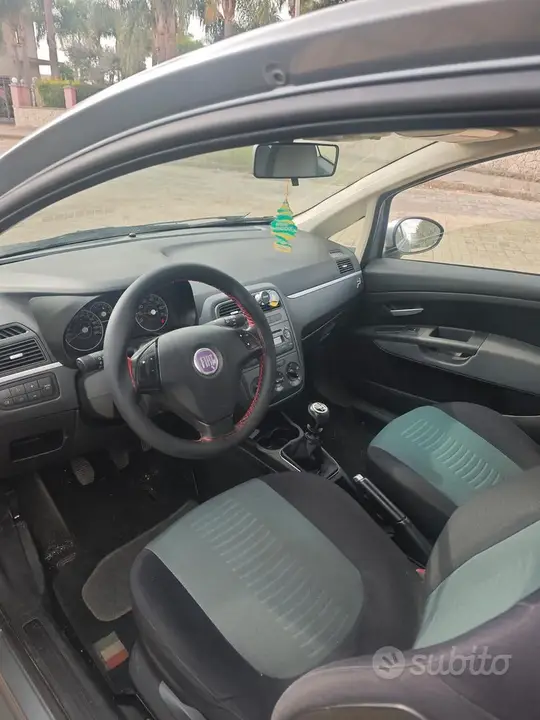 Fiat Grande Punto 2009 photo 4