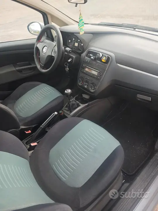 Fiat Grande Punto 2009 photo 3