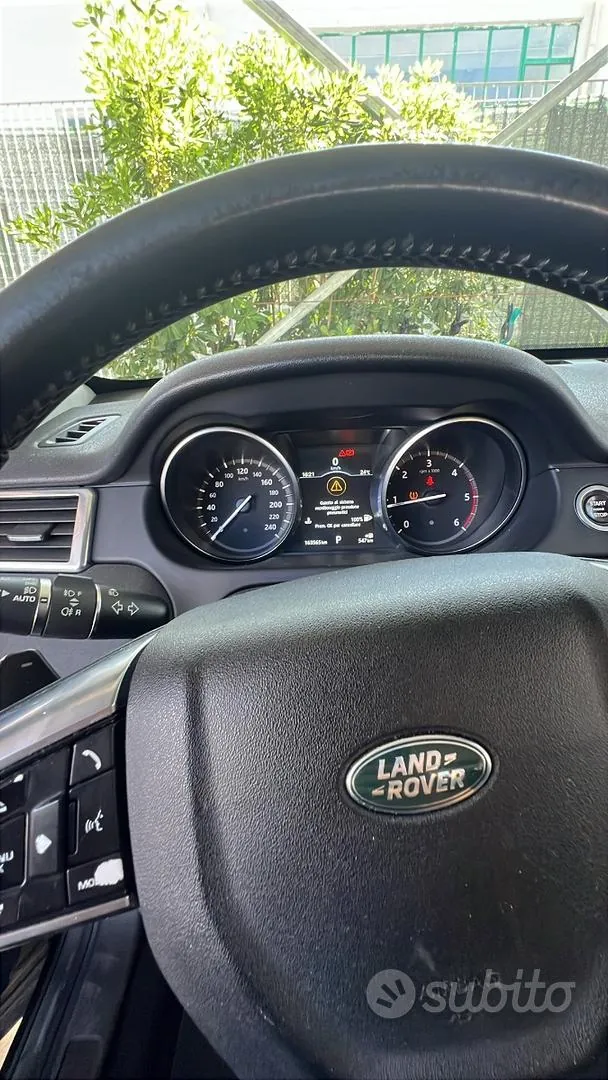 Land Rover Discovery Sport 2018 photo 2