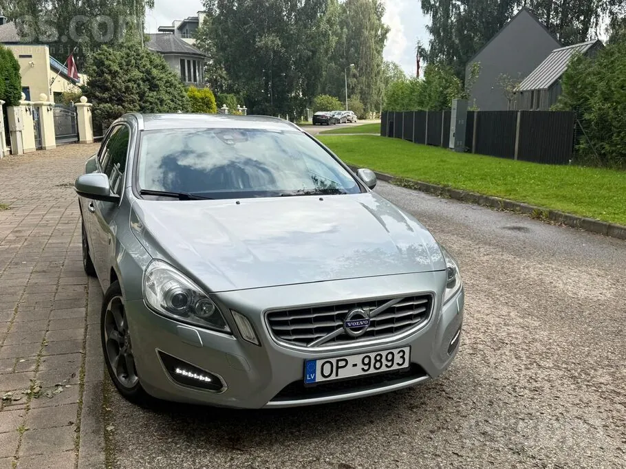 Volvo V60 2012 photo 2
