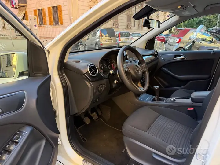 Mercedes-Benz B-Class 2017 photo 5