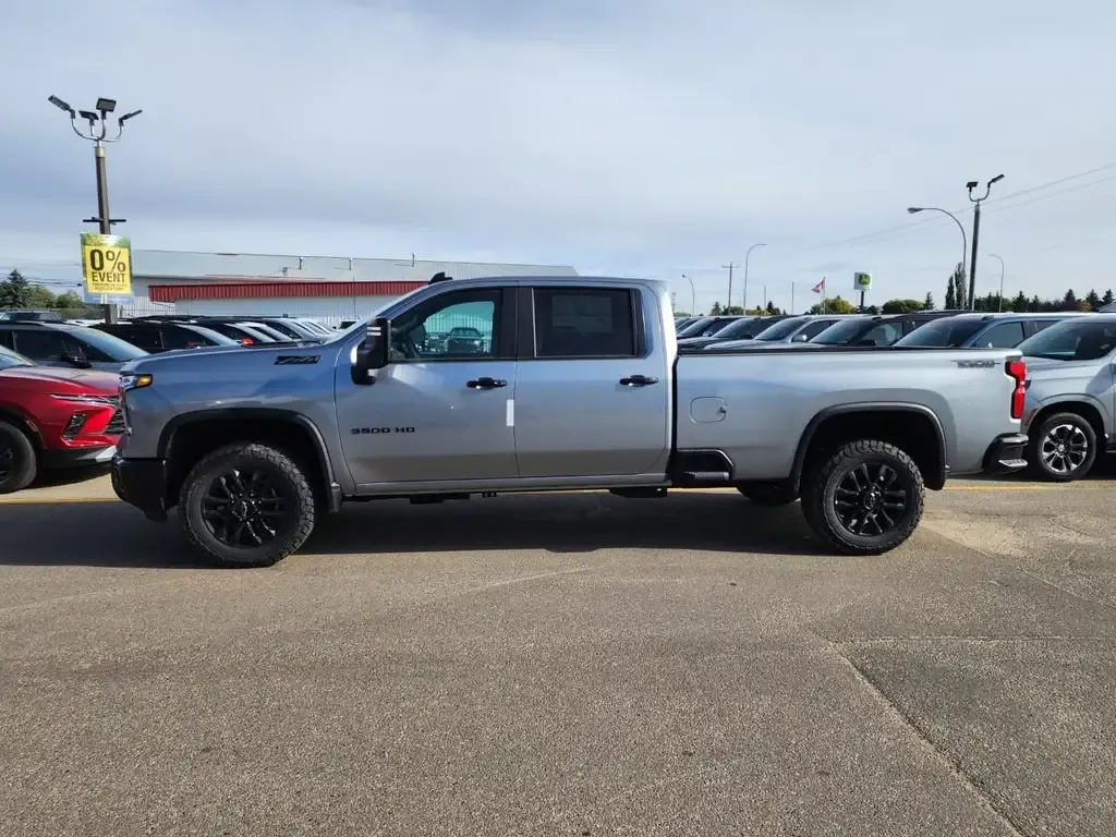 Chevrolet Silverado 3500 2026 photo 3