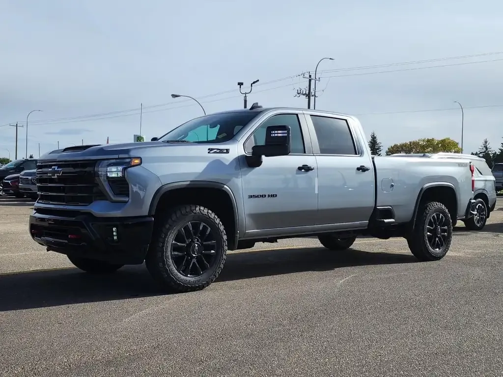 Chevrolet Silverado 3500 2026 photo 2