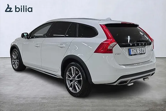 Volvo V60 Cross Country 2018 photo 2