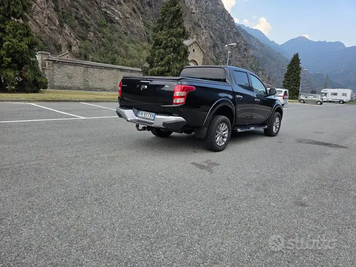 Mitsubishi L200 2017 photo 2