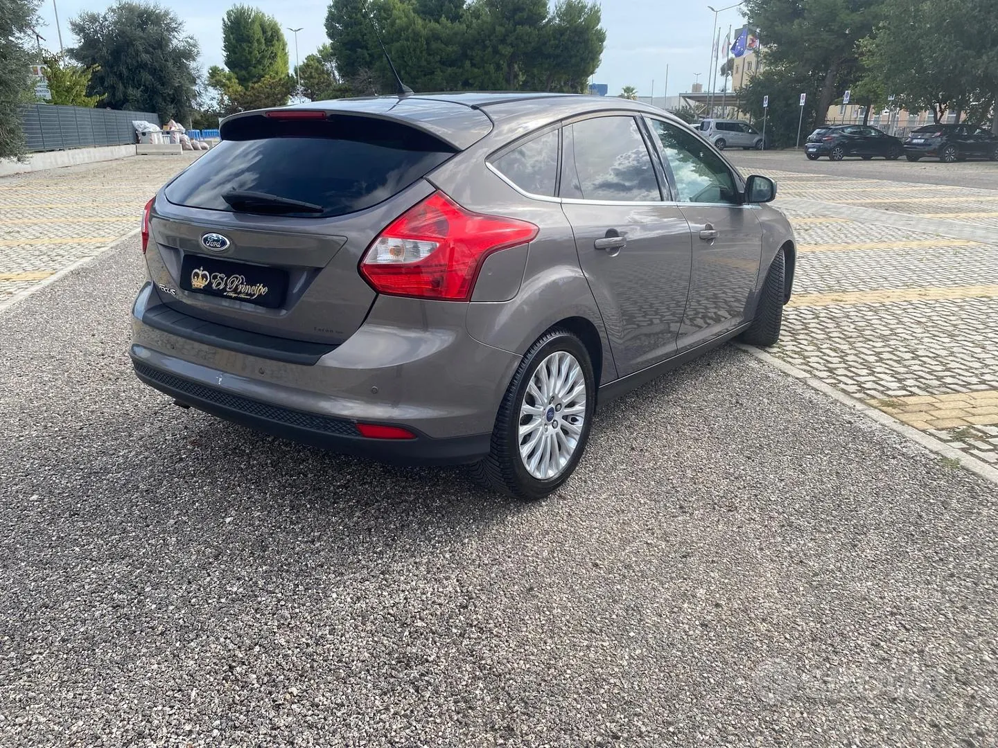 Ford Focus 2012 photo 2
