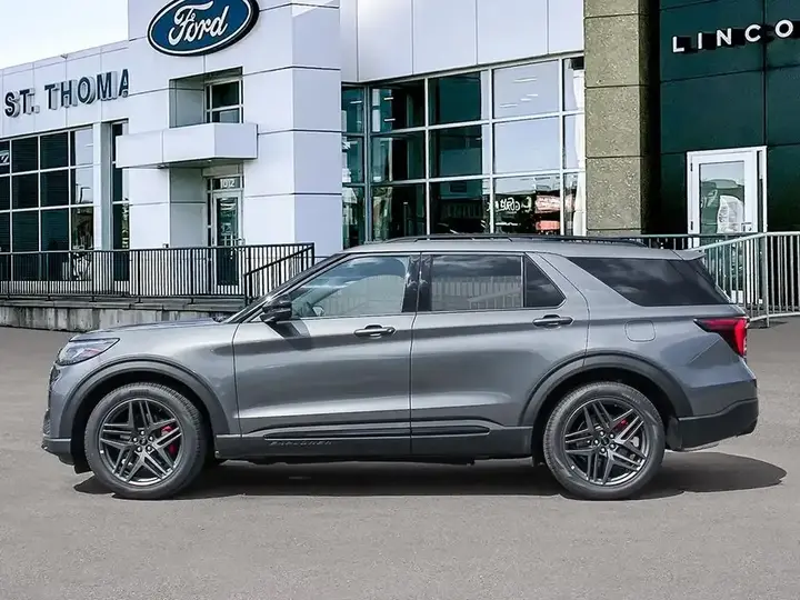 Ford Explorer 2026 photo 3