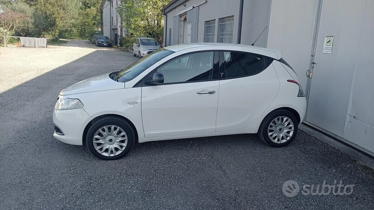 Lancia Ypsilon 2012 photo 3