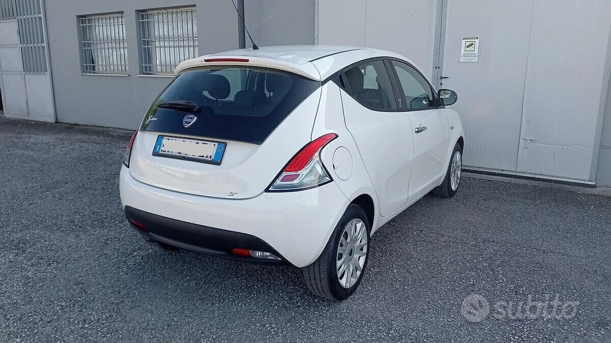 Lancia Ypsilon 2012 photo 5