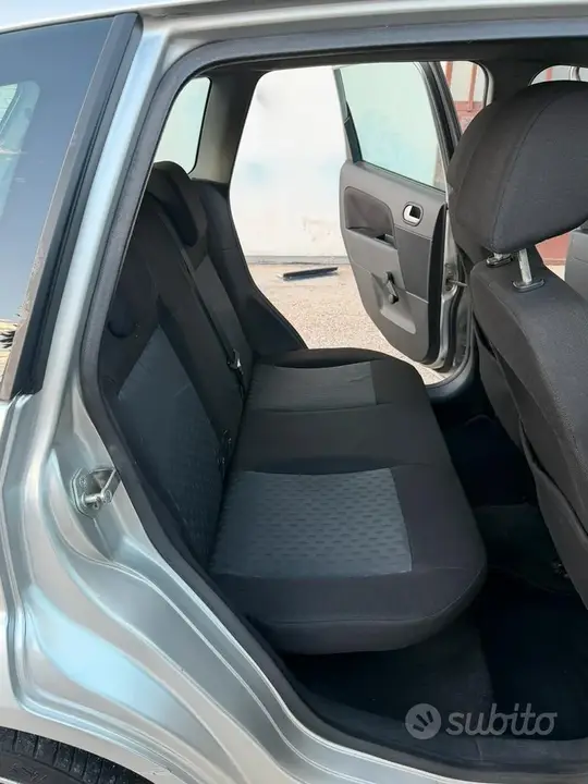 Ford Fiesta 2005 photo 5