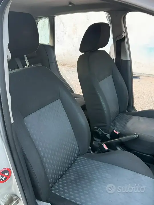 Ford Fiesta 2005 photo 4