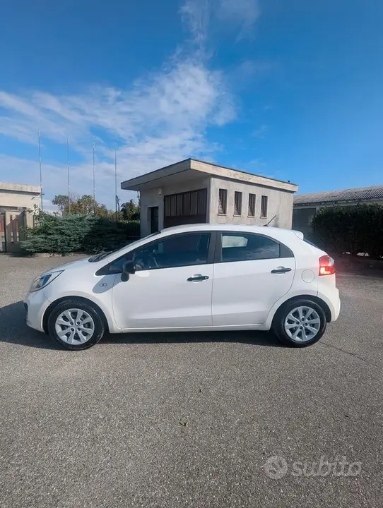 Kia Rio 2012 photo 3