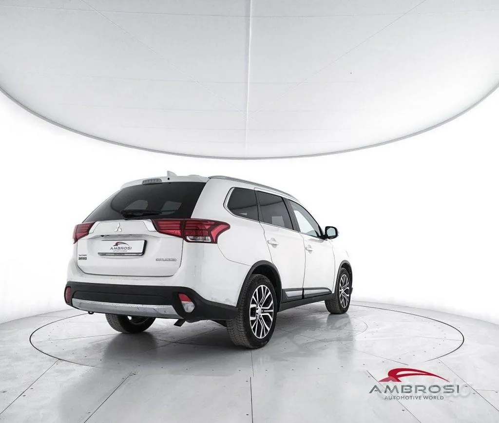 Mitsubishi Outlander 2019 photo 3