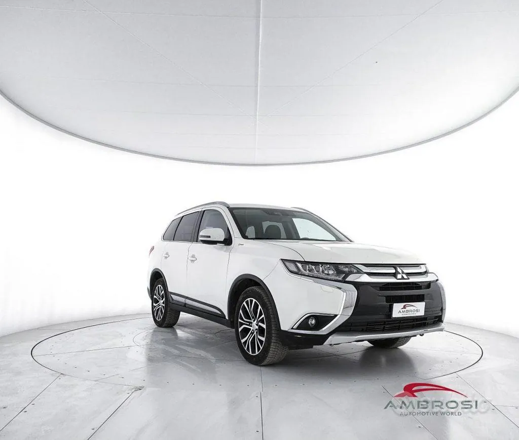 Mitsubishi Outlander 2019 photo 2