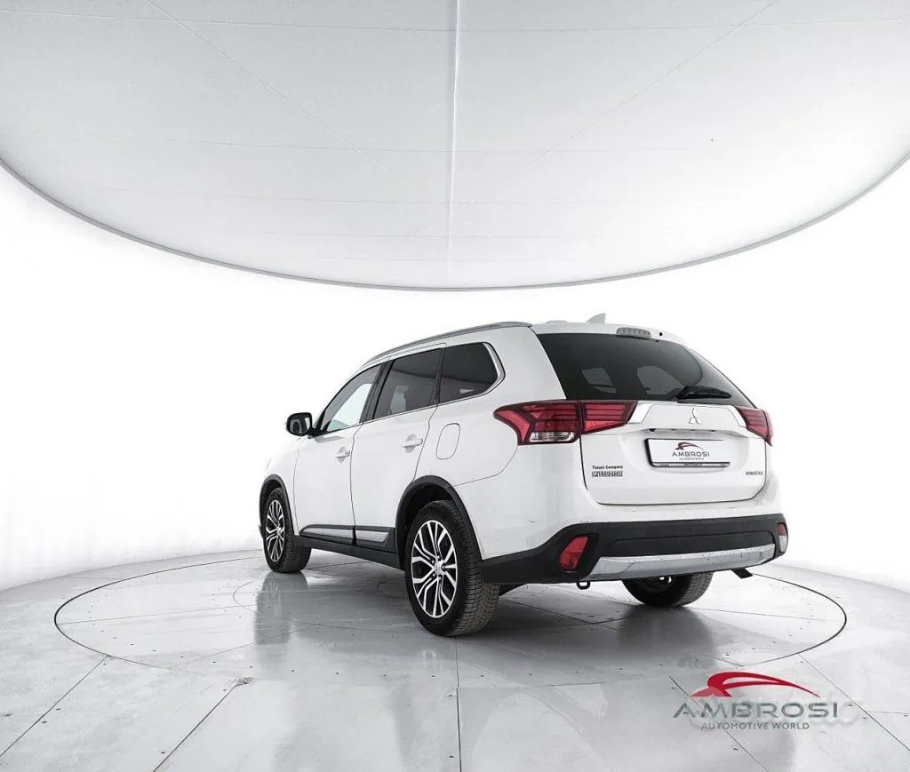 Mitsubishi Outlander 2019 photo 4