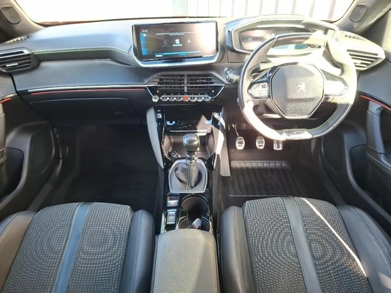 Peugeot 2008 2021 photo 3