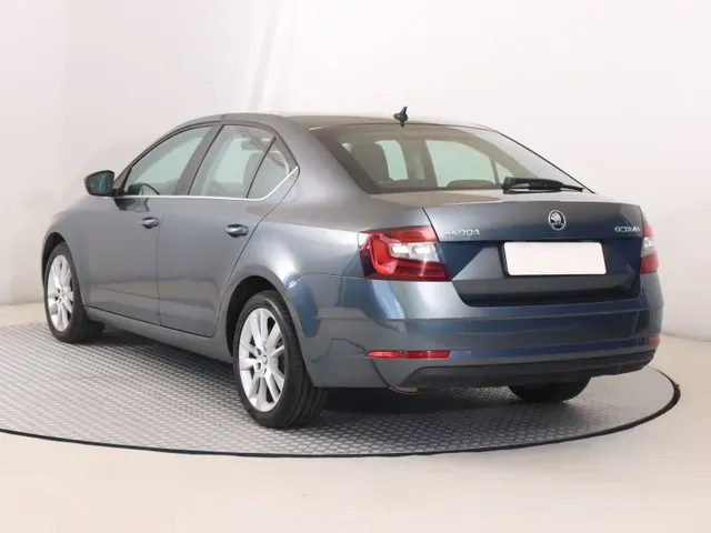 Skoda Octavia 2019 photo 3
