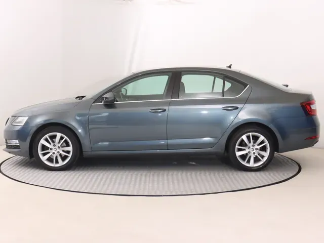 Skoda Octavia 2019 photo 2