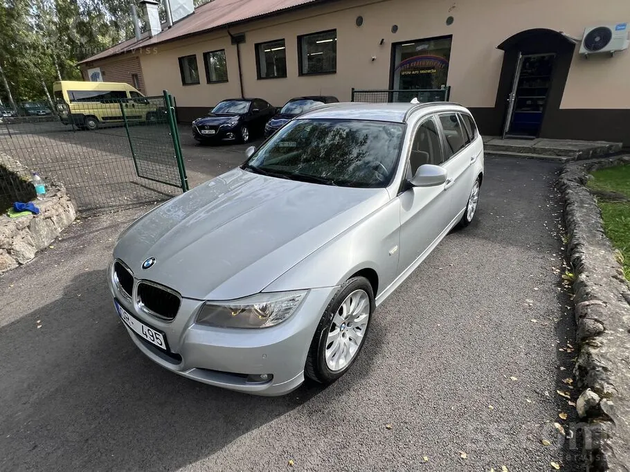 BMW 318 2012 photo 2