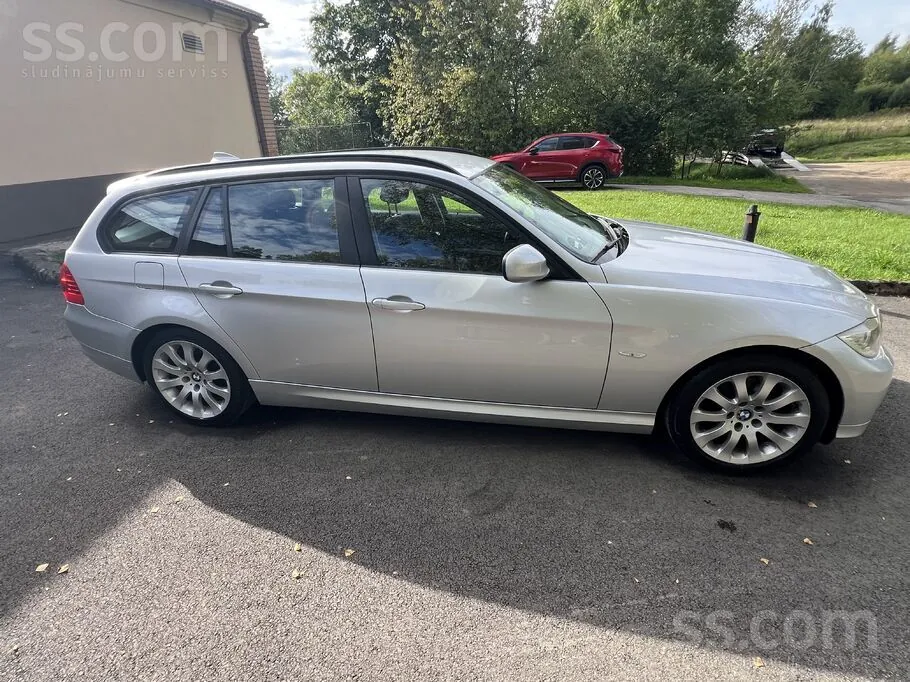 BMW 318 2012 photo 4